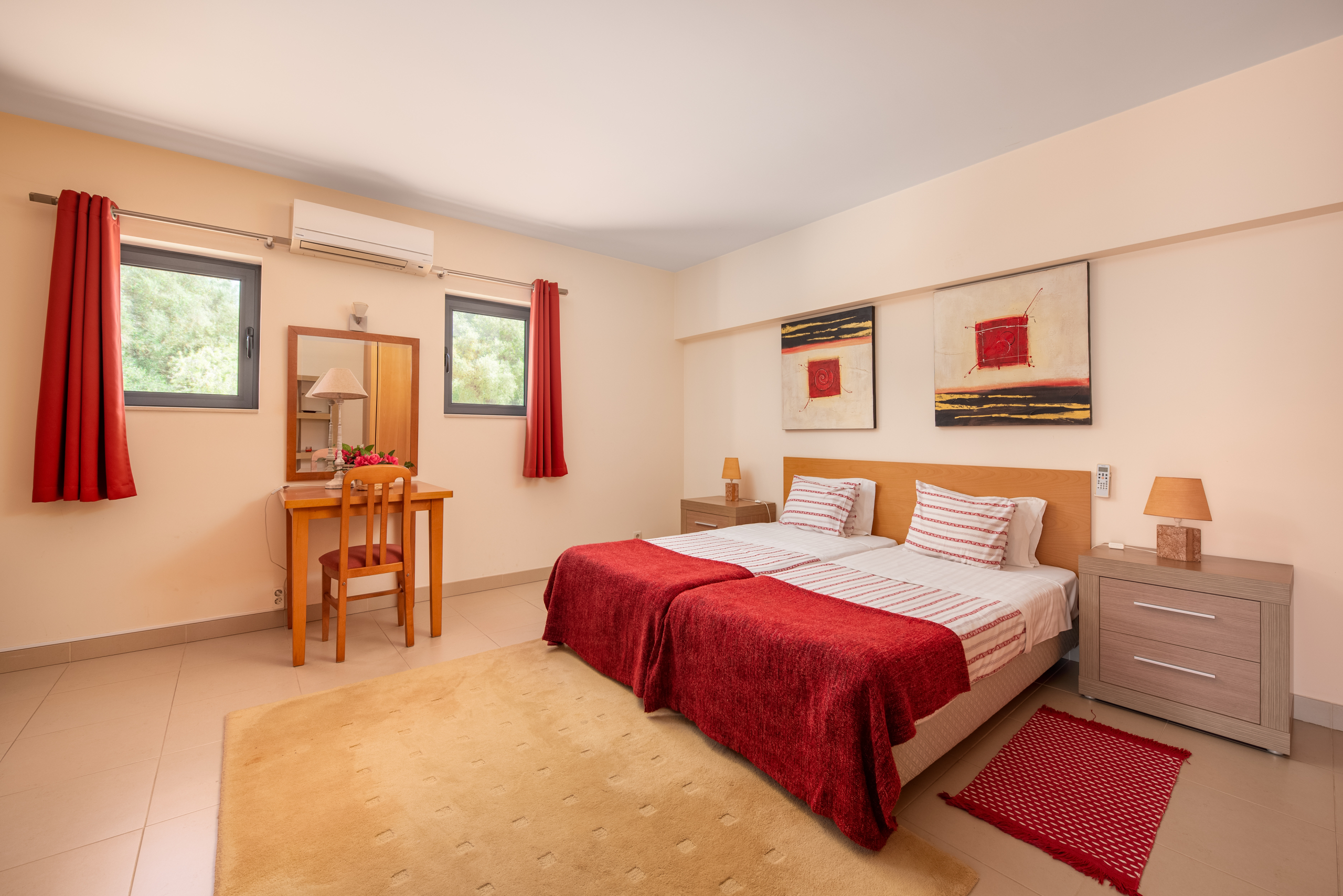 5-bedroom-villa-for-sale-in-São-Gonçalo-de-Lagos-bedroom-1