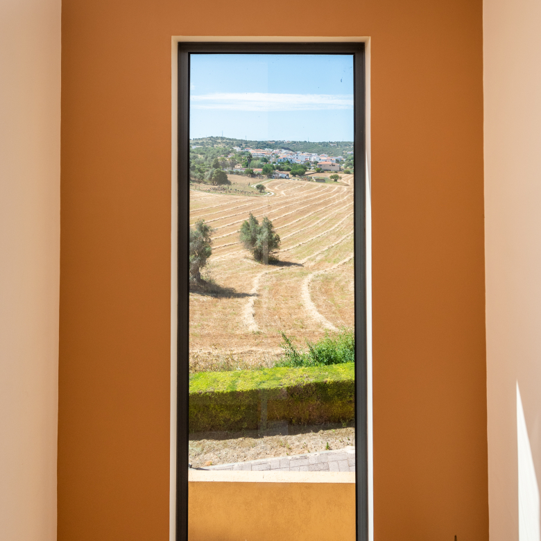 villa-for-sale-in-São-Gonçalo-de-Lagos-staircase-view