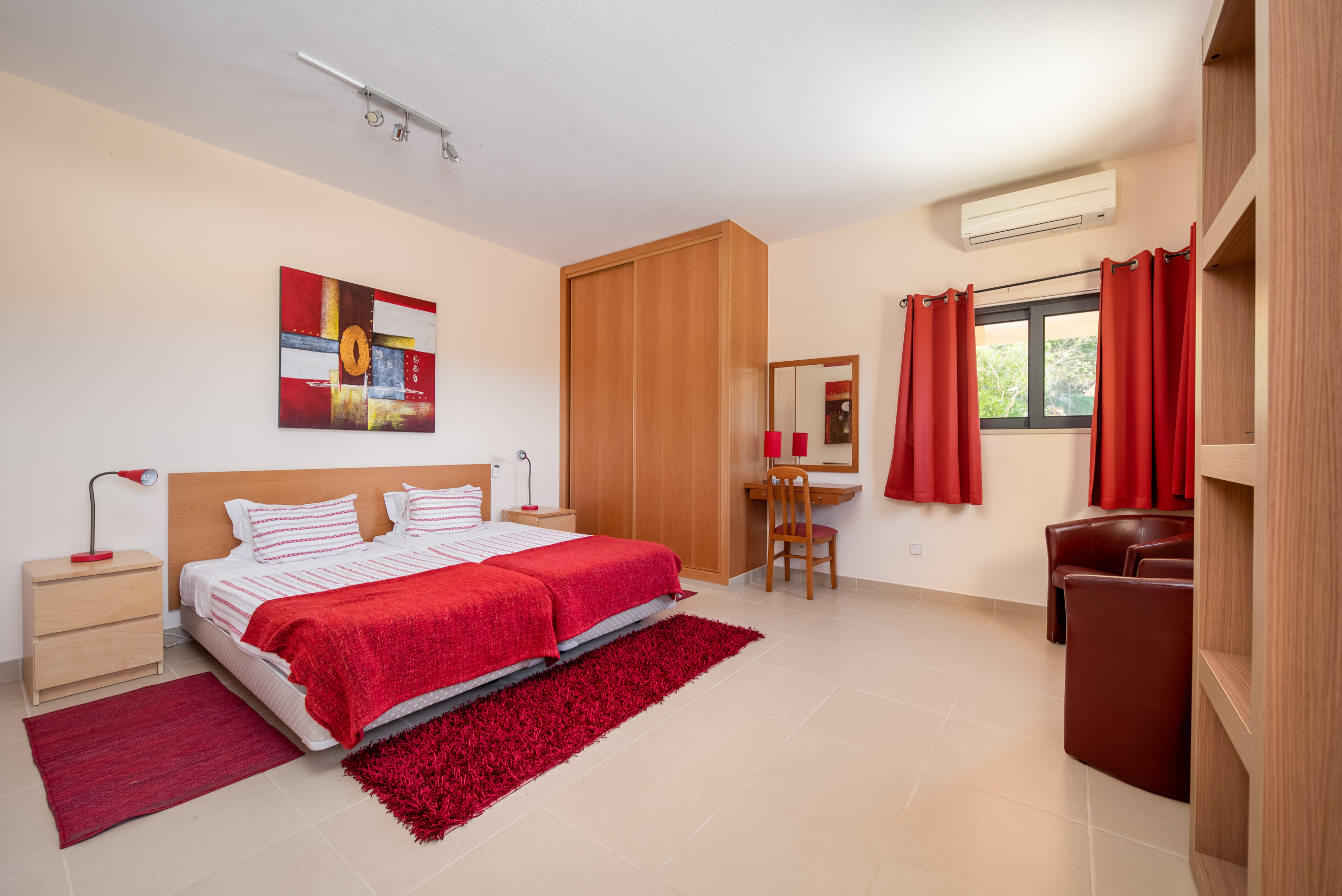 villa-for-sale-in-São-Gonçalo-de-Lagos-bedroom
