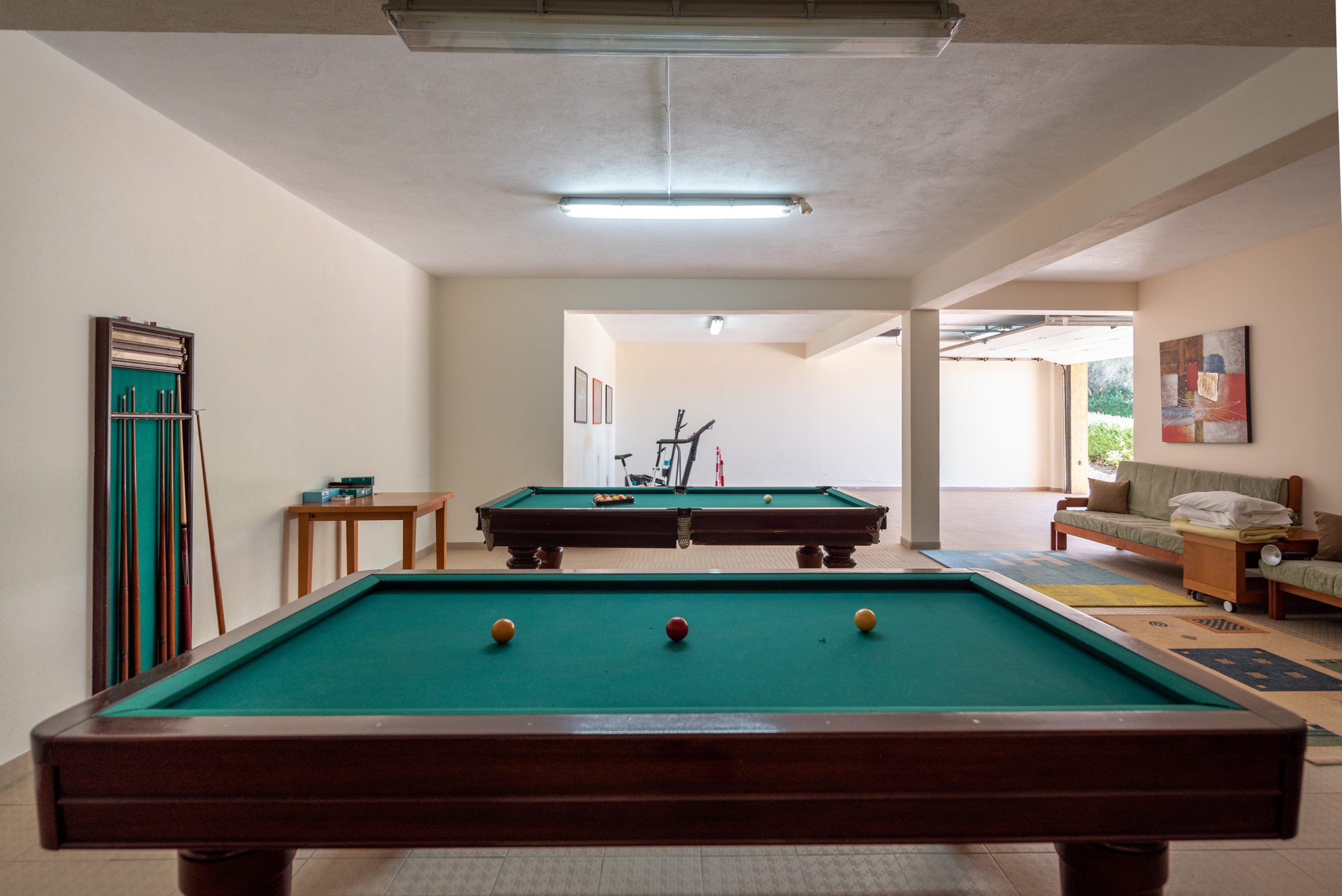 villa-for-sale-in-São-Gonçalo-de-Lagos-snooker-tables