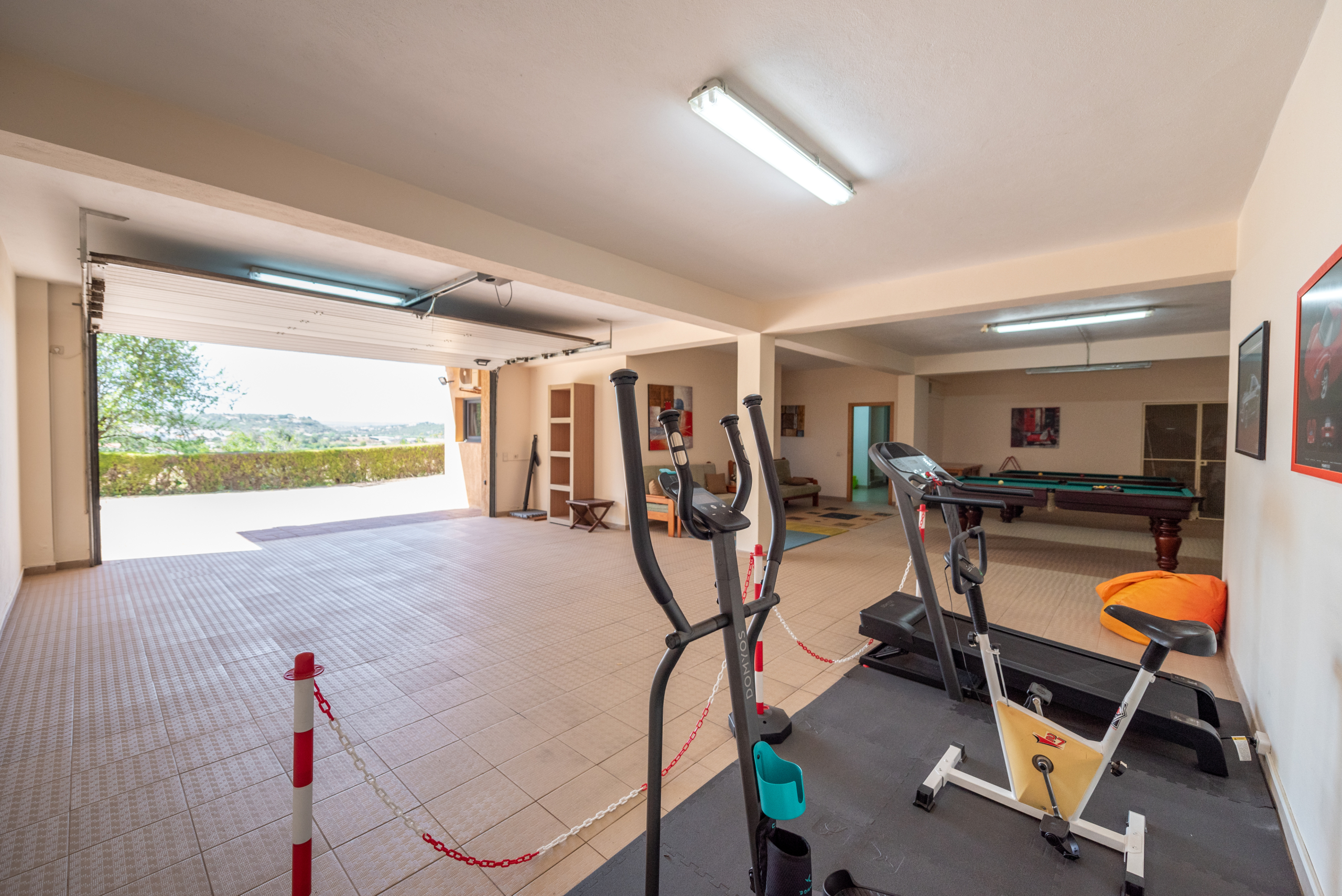 villa-for-sale-in-São-Gonçalo-de-Lagos-garage-gym