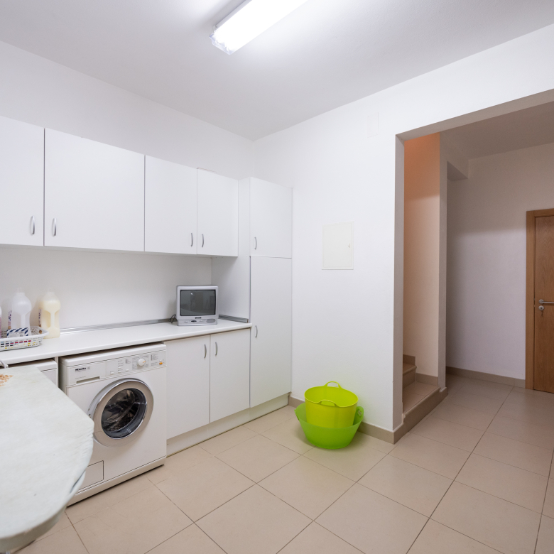 5-bedroom-villa-for-sale-in-São-Gonçalo-de-Lagos-laundry-zone